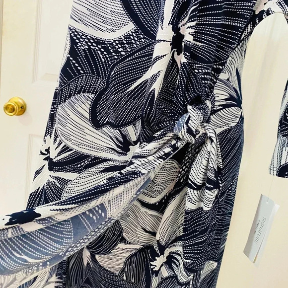 Signature by Robbie Bee Navy Blue and White Dress Size Medium - Picture 6 of 11